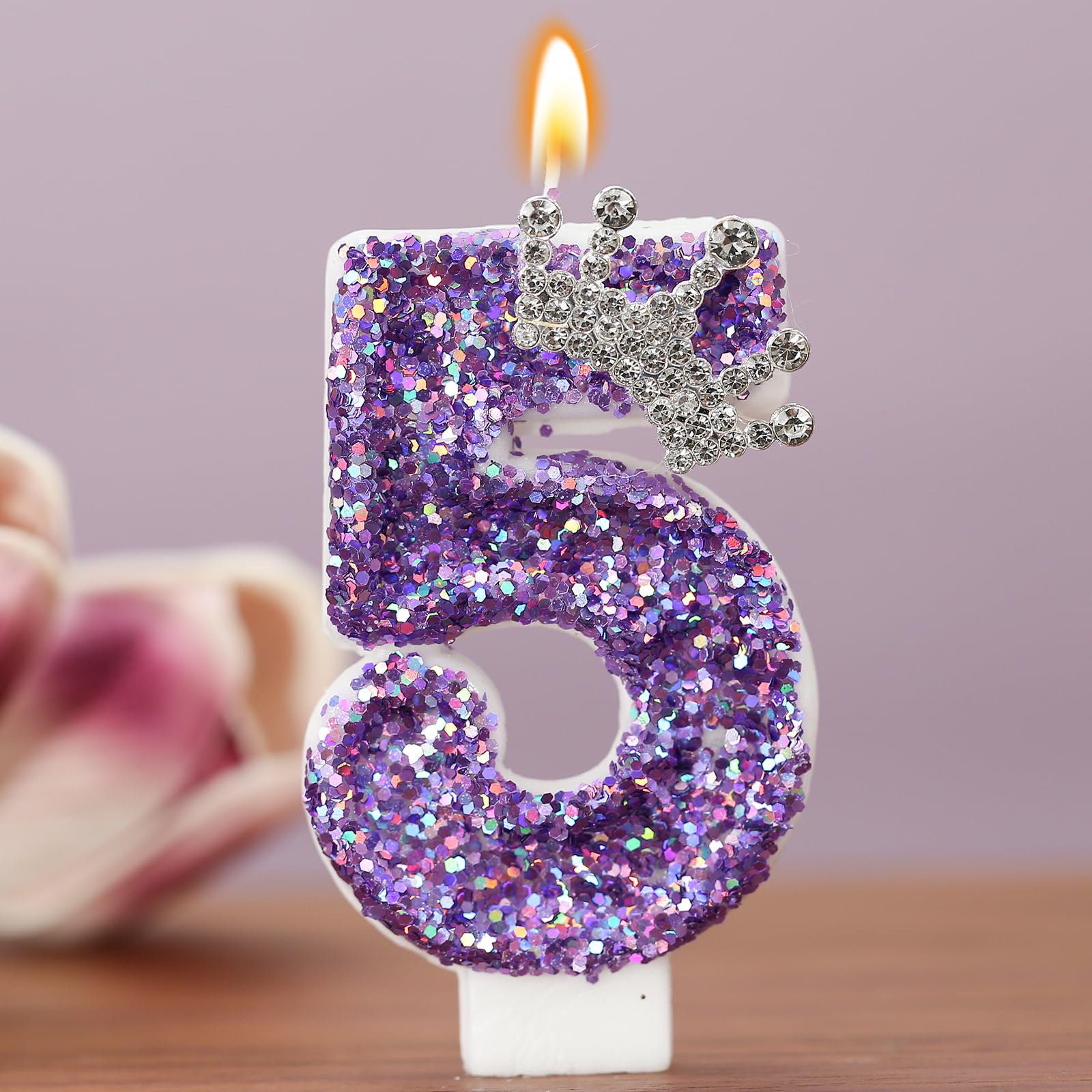 AKURIEEY sequins glitter-number-5 candle adds luxe sparkle to celebrations.