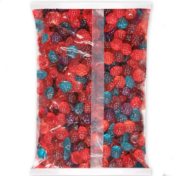 Albanese Gummi Berries soft chew close-up highlighting juicy fruit bites.