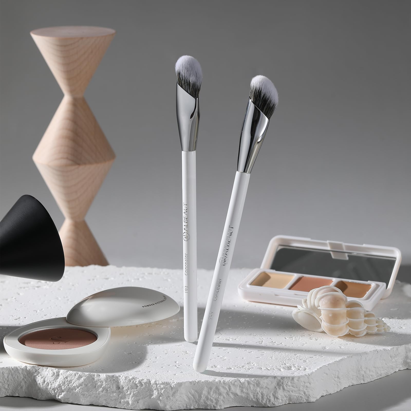 ALBEAUT Brush works with liquid, cream, and powder formulas.