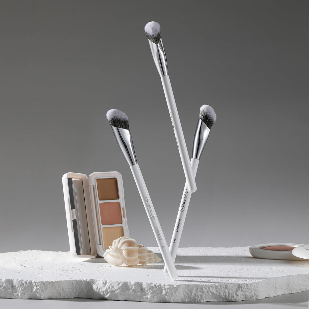 ALBEAUT Reusable storage pouch for travel and on-the-go makeup.