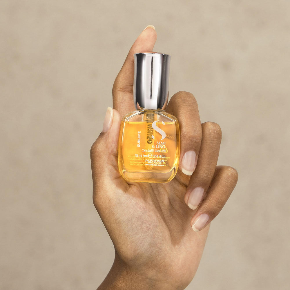 ALFAPARF MILANO Cristalli Liquidi finishing glow gives a high-shine look.