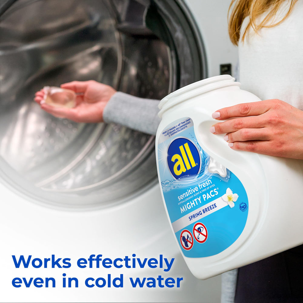 All dye-free formula graphic communicates clarity and gentleness for delicate fabrics.