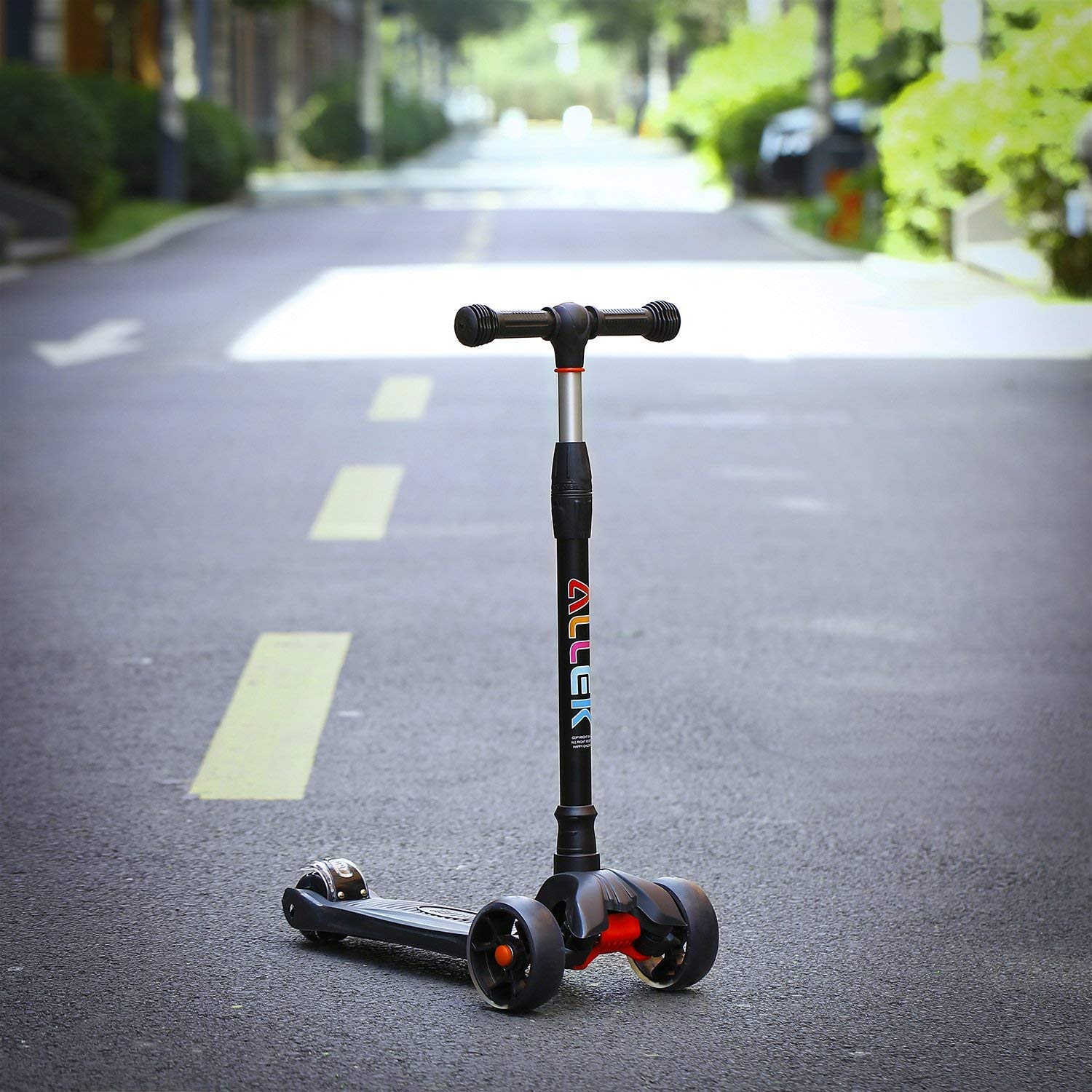 Allek Kick Scooter B02 packaging shows simple setup and safety features.
