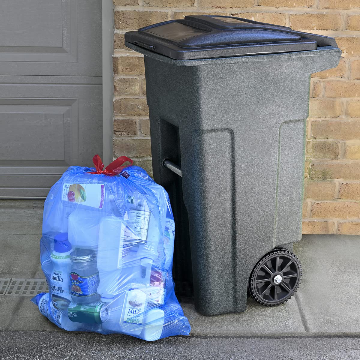 Amazon Basics 0.74 mil thick bags provide durable performance for everyday use.