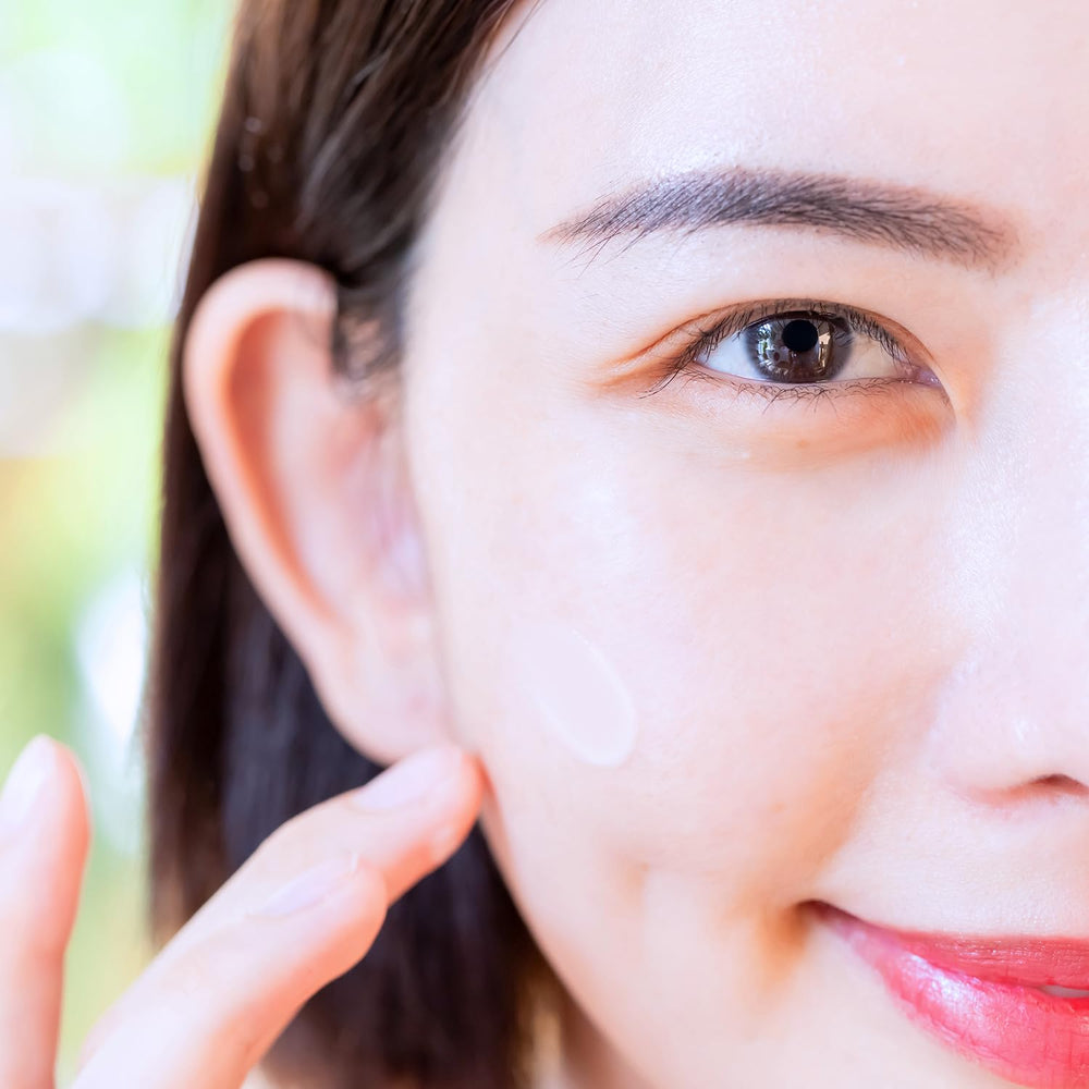 Amazon Basics 2 percent salicylic acid formula targets blemishes.