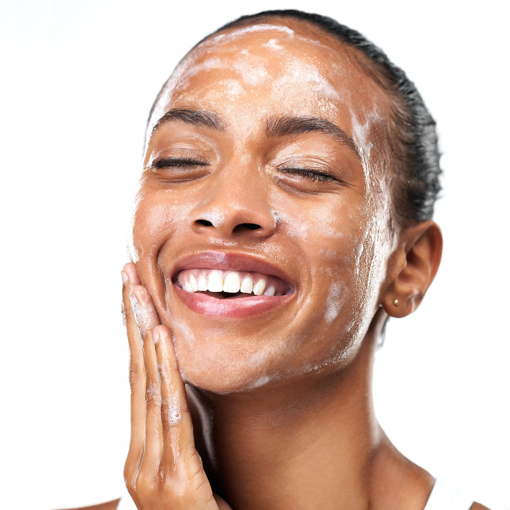 Amazon Basics Acne Cream Cleanser damp-skin application demonstration for gentle cleansing.