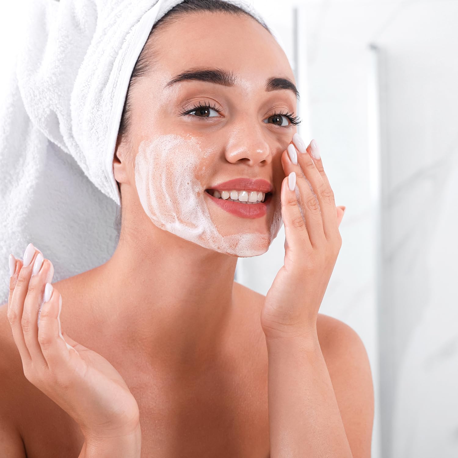 Amazon Basics fragrance-free packaging communicates a clean, dermatologist-tested daily-use option.
