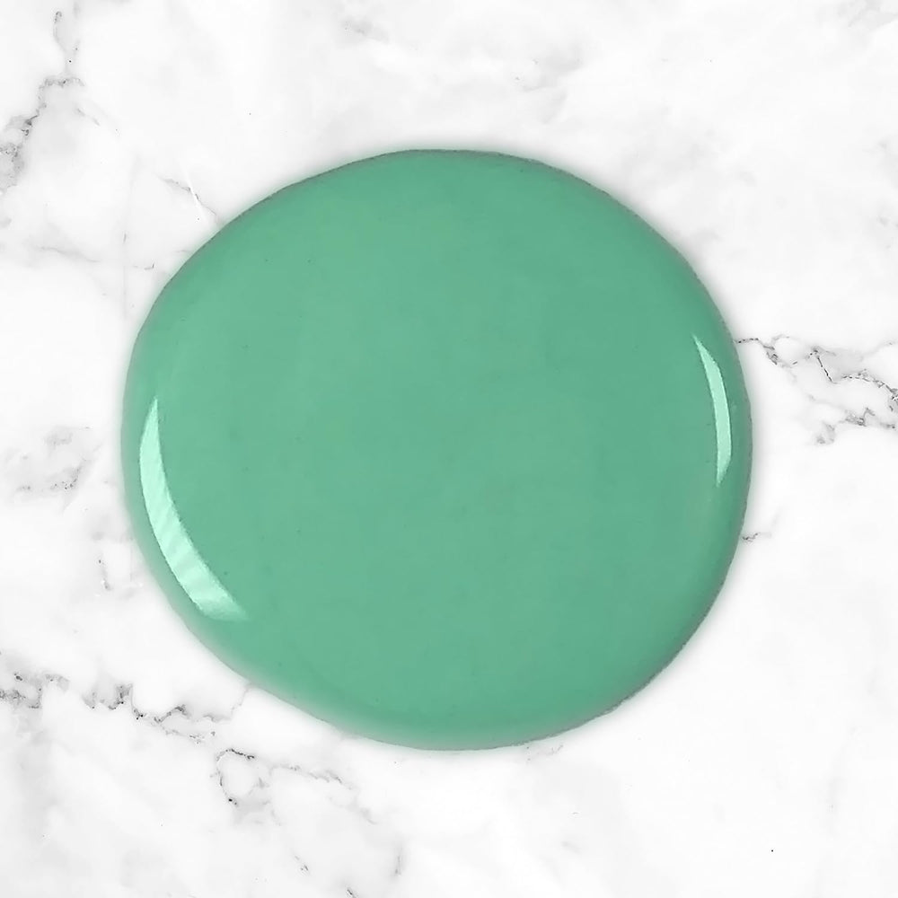 Amazon Basics Moisturizing Dandruff Shampoo foam lather close-up for rich cleansing.