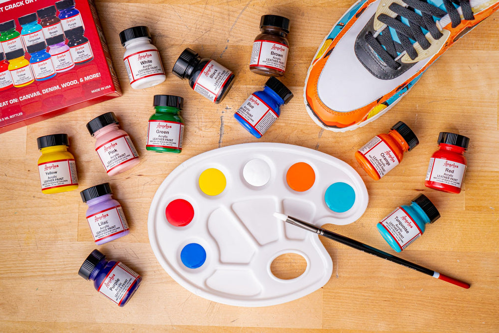 Angelus airbrush-ready option demonstrated for smooth gradients and professional finishes.