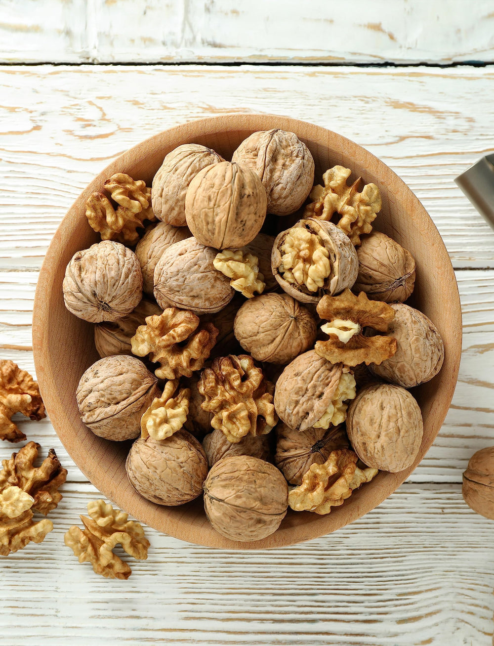 Anna and Sarah walnuts close-up highlight natural shells and kernel color