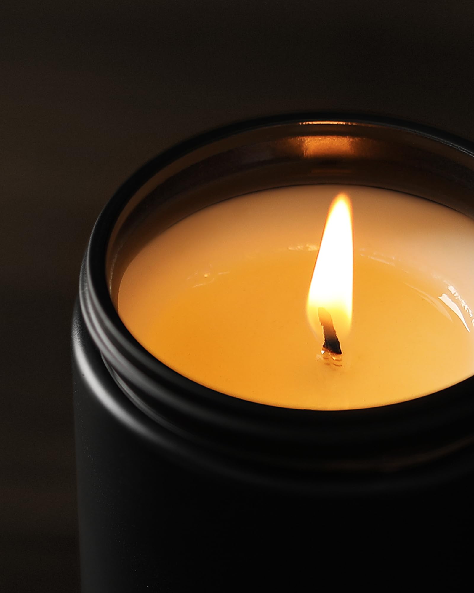 AOOVOO scent notes profile with mahogany and teakwood aroma.