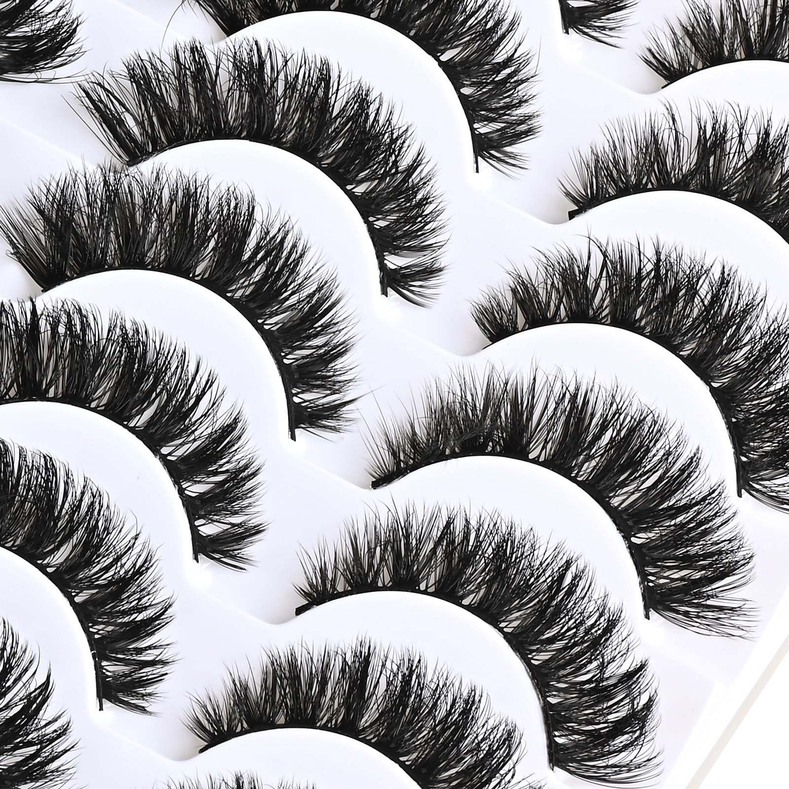 APCYUST D curl lashes add defined depth without heaviness.