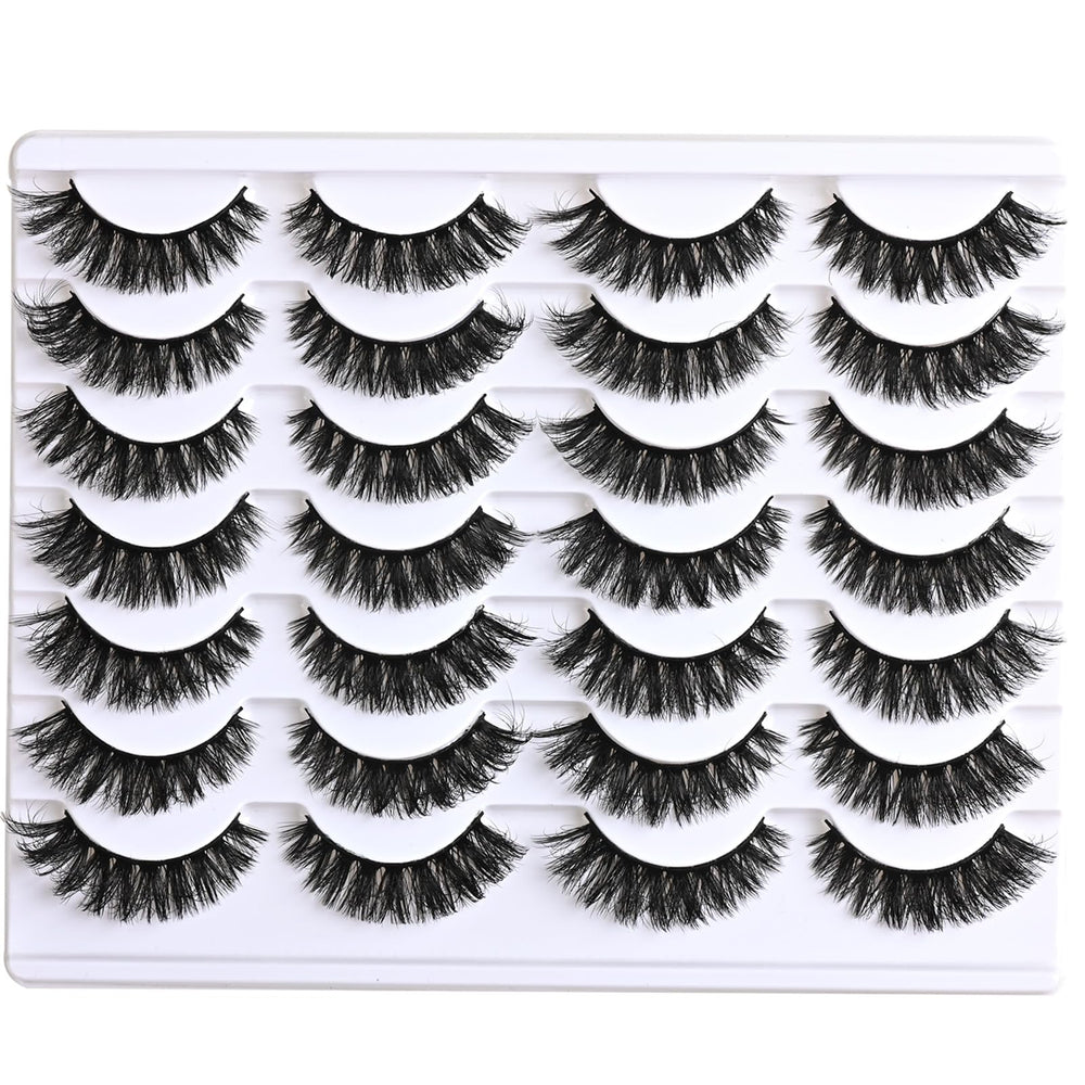 APCYUST versatile lashes for day to night looks.