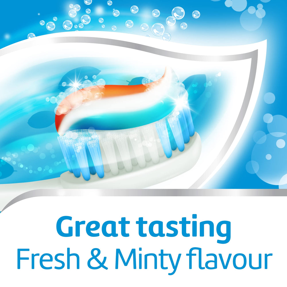 Aquafresh Triple Protection close-up shows creamy mint foam for a refreshing feel.