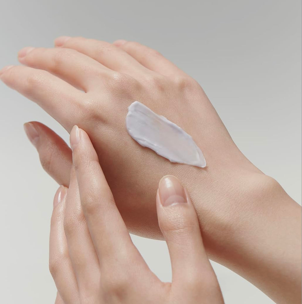 ARENCIA Hyssop Blurring Cream lifestyle shot for morning routine.