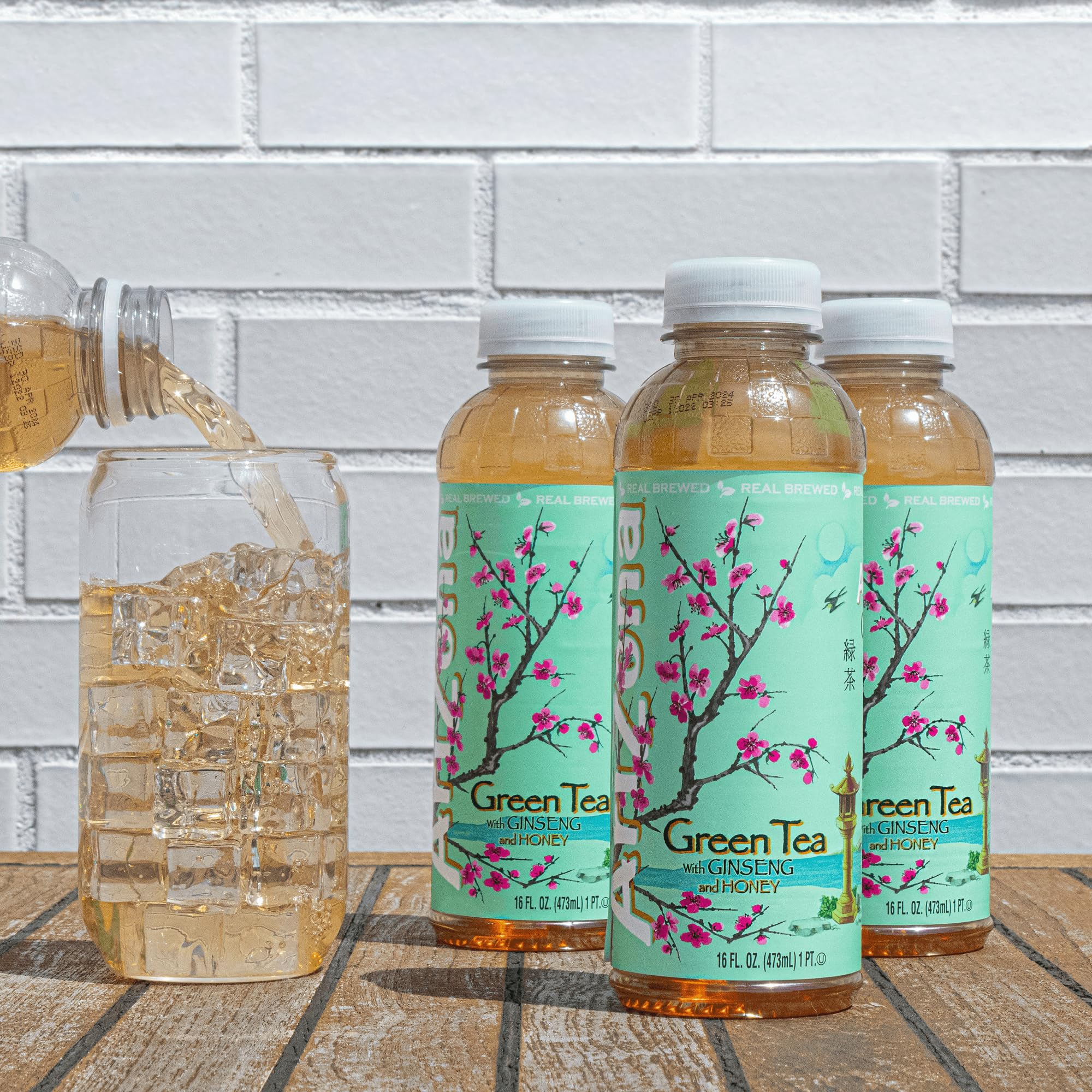 Ingredients focus on premium tea leaves with ginseng and honey.