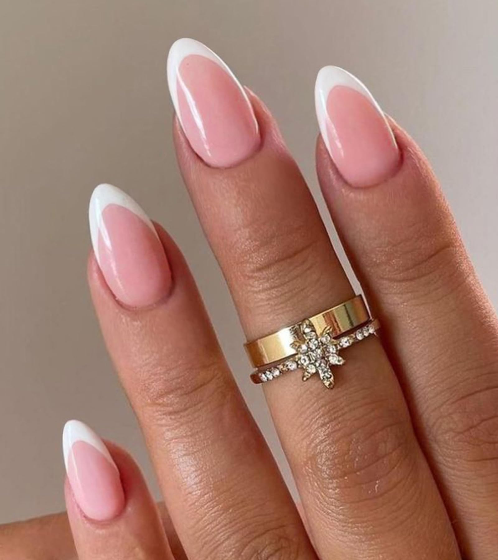 Artquee press-on nails in 15 sizes fit various nails.