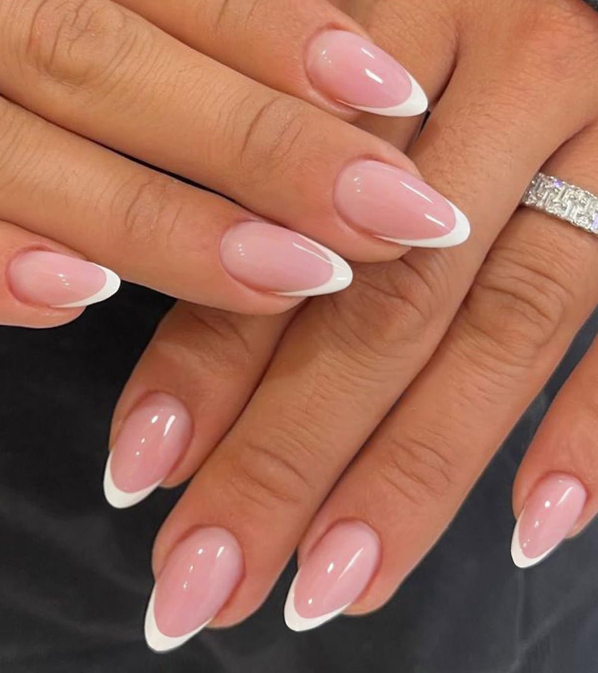 Artquee short pink French tip nails for quick at-home manicure.