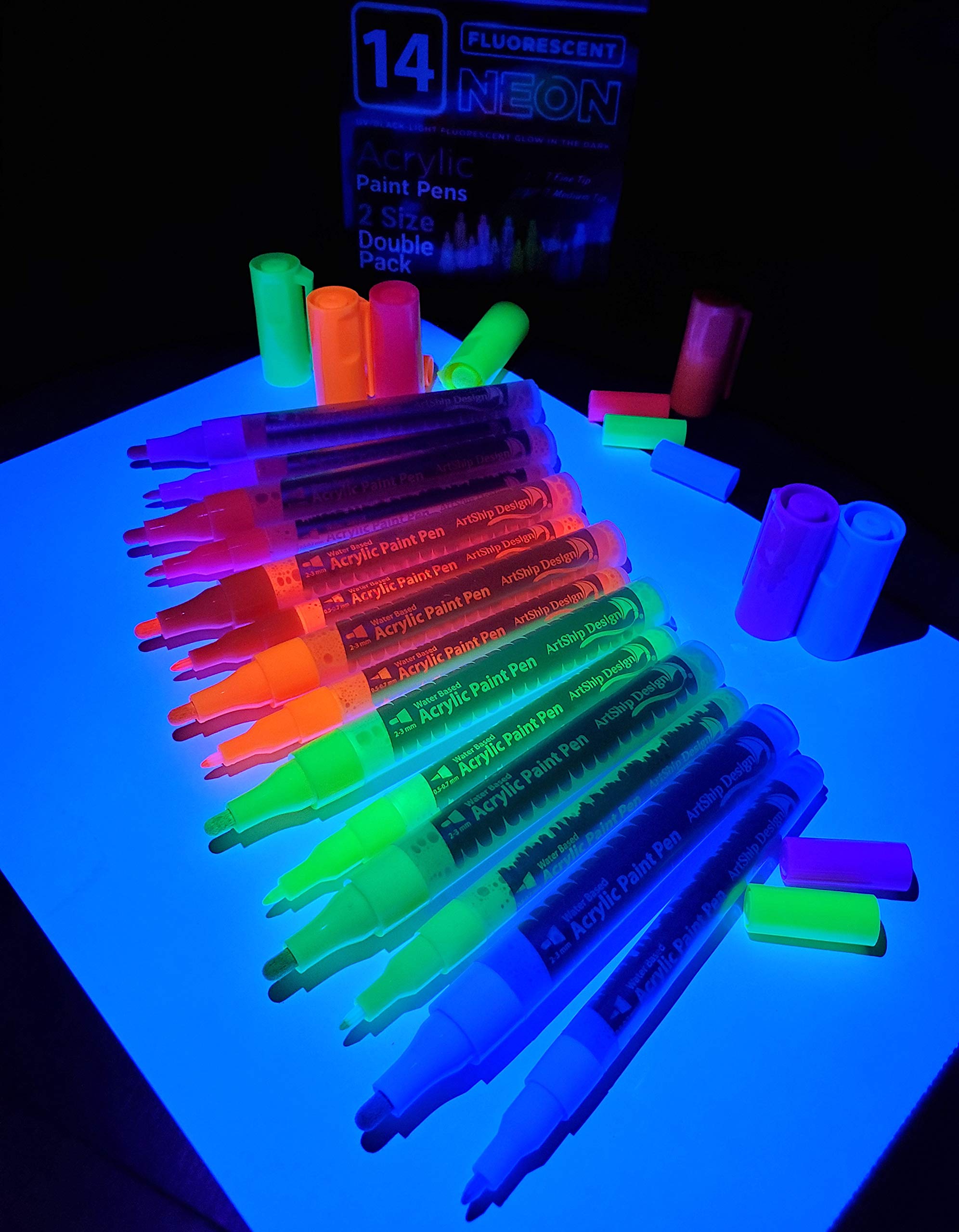 ArtShip Design medium-tip pen for bold color on surfaces