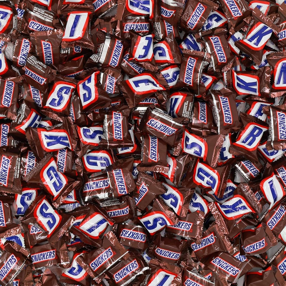 Assortit Snickers Minis, individually wrapped for easy sharing and trick-or-treat bags.