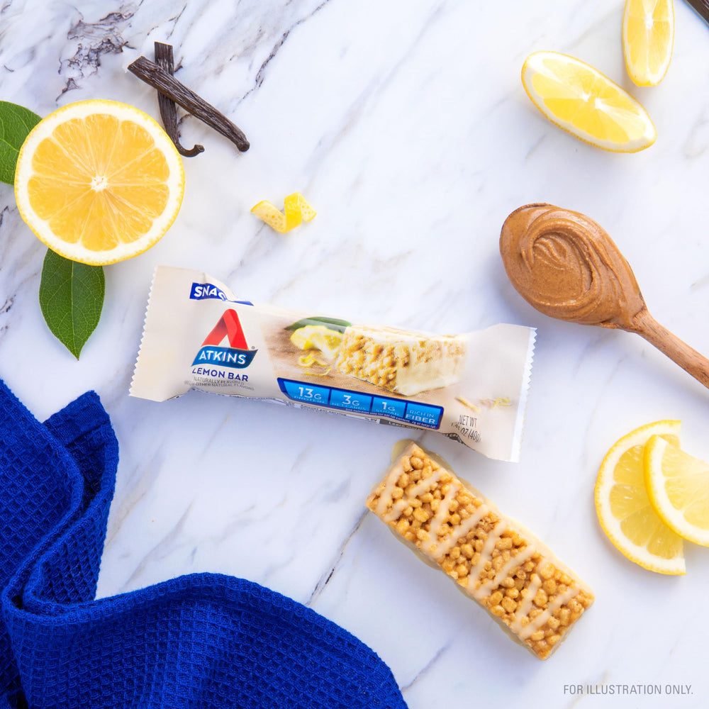 Gluten-free label on Atkins lemon bar highlighting dietary fit.