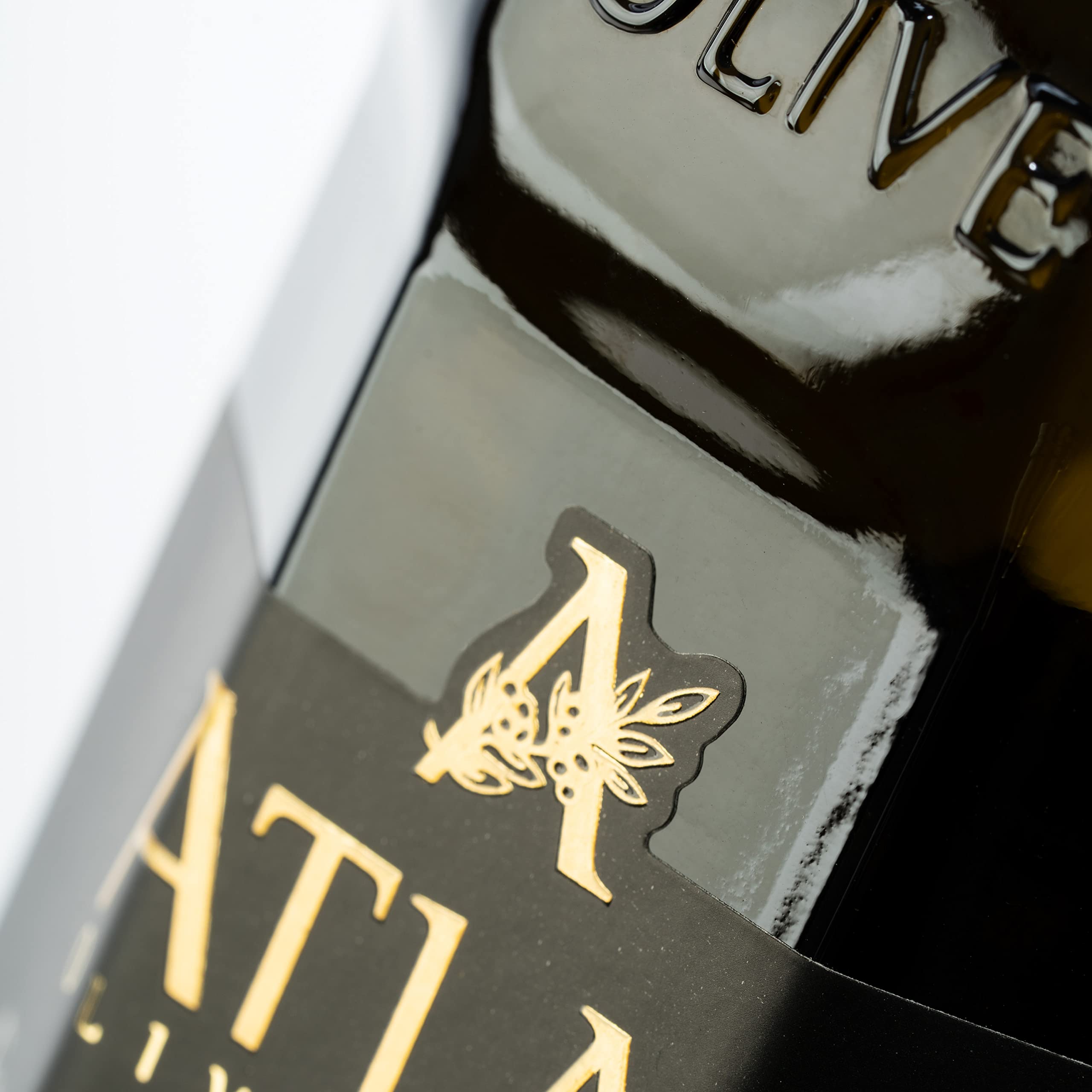 Atlas Olive Oils mountain backdrop – emphasizes Moroccan origin