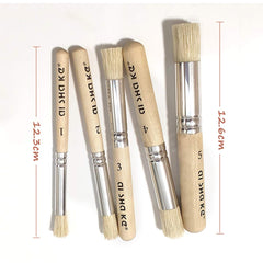 Auhoahsil stencil brush size 2 with natural bristles for smooth paint pickup.