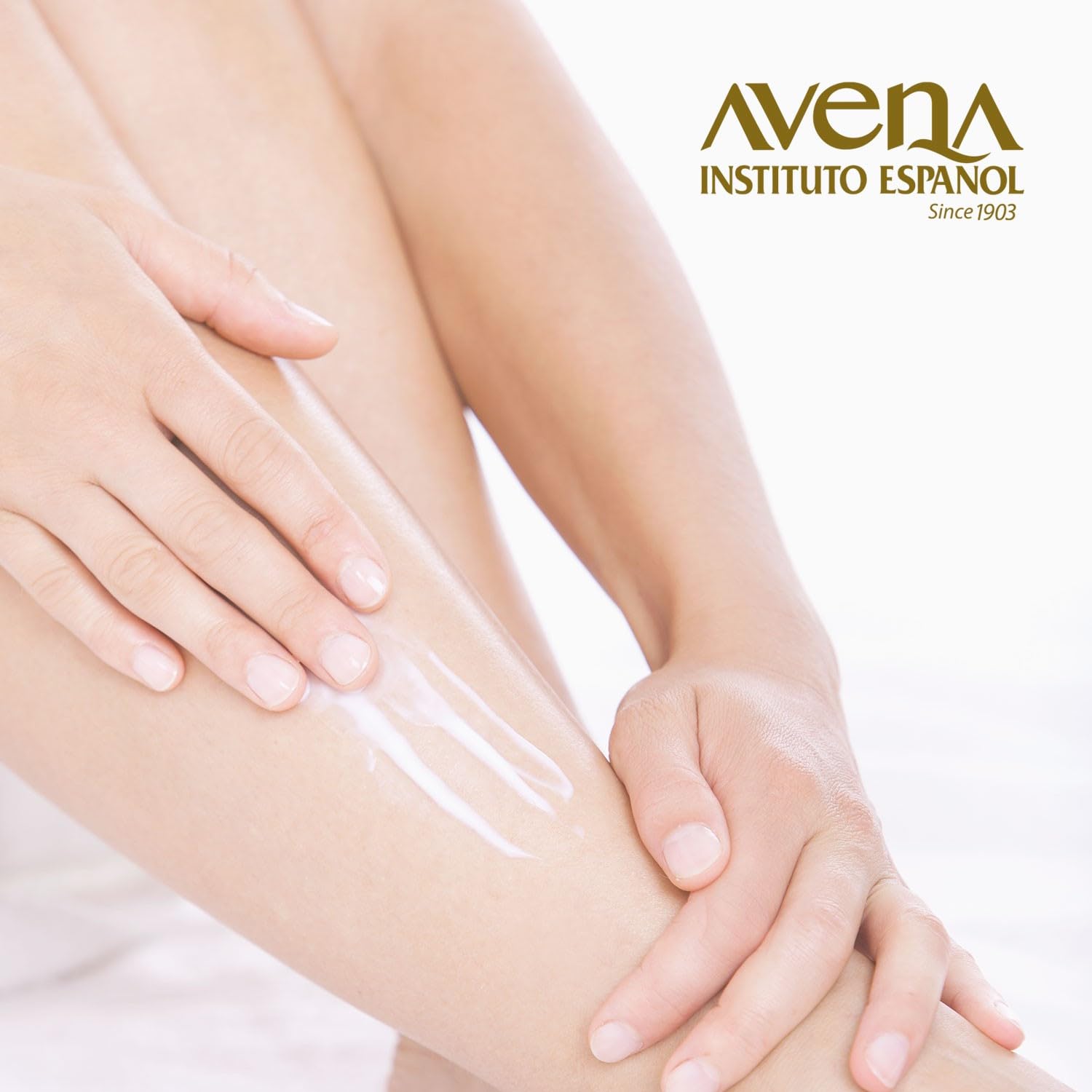 Avena Instituto Espanol bottle pump dispensing lotion for convenient daily use