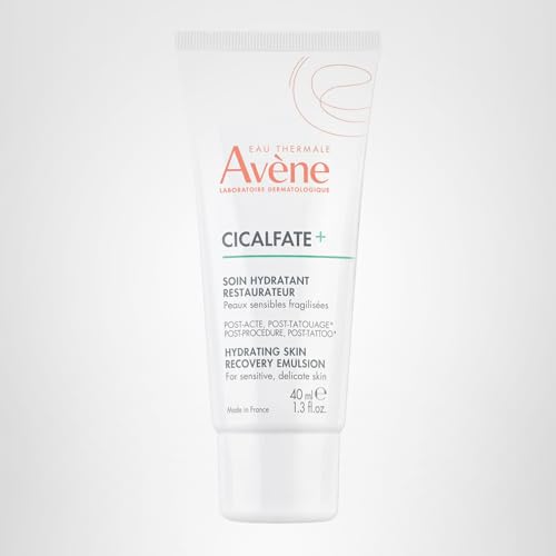 Blue tint of Avène Cicalfate+ emulsion visible as it goes on transparent