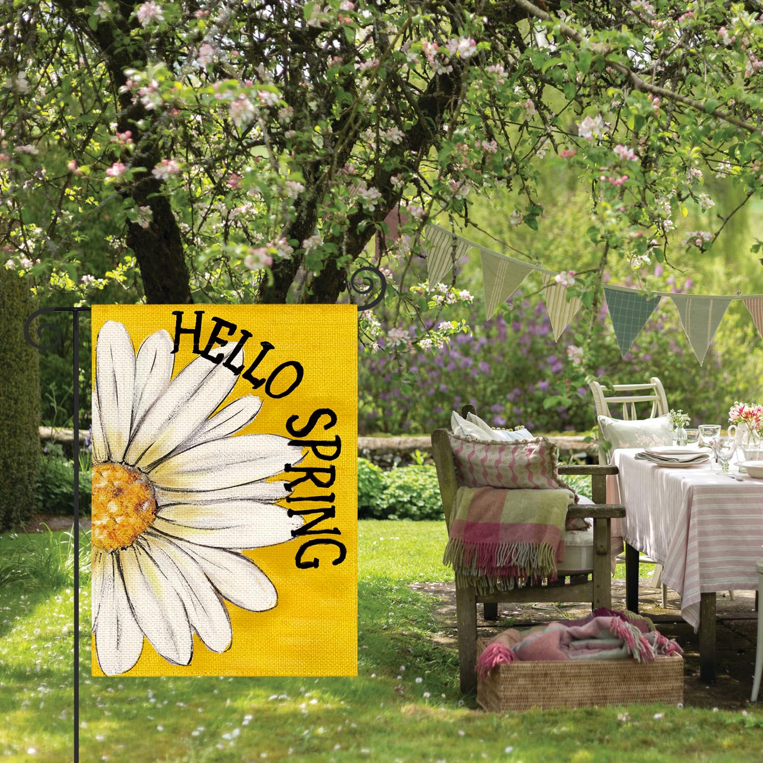 AVOIN colorlife Flag sleeve fits standard poles for easy hanging