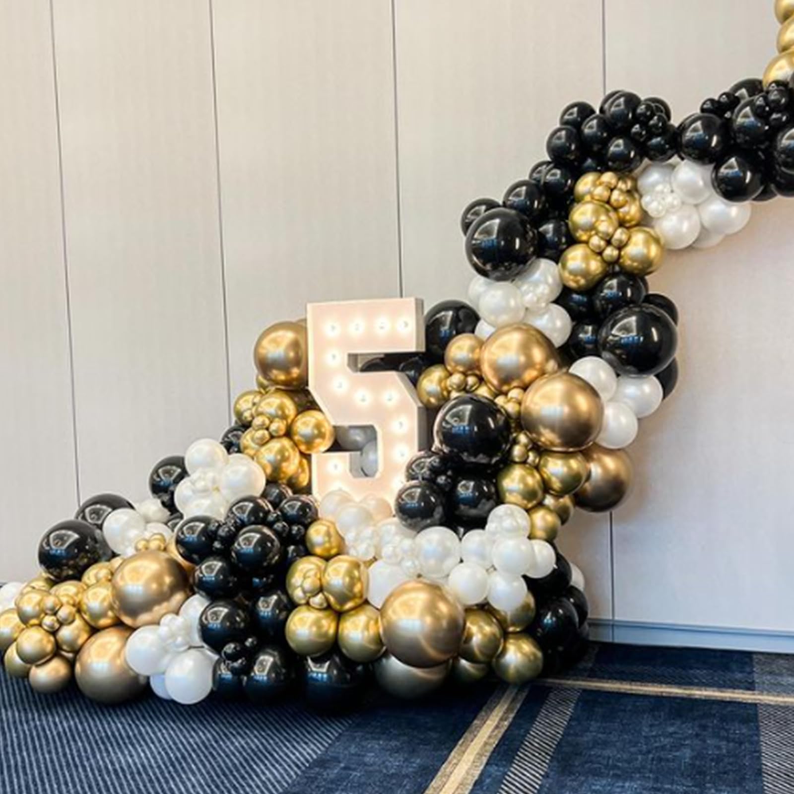 Awenztech party backdrop ideas with metallic gold balloons