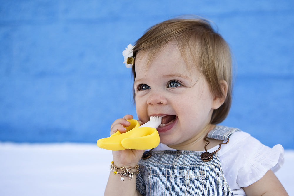 Baby Banana safety design prevents swallowing with bendable silicone.
