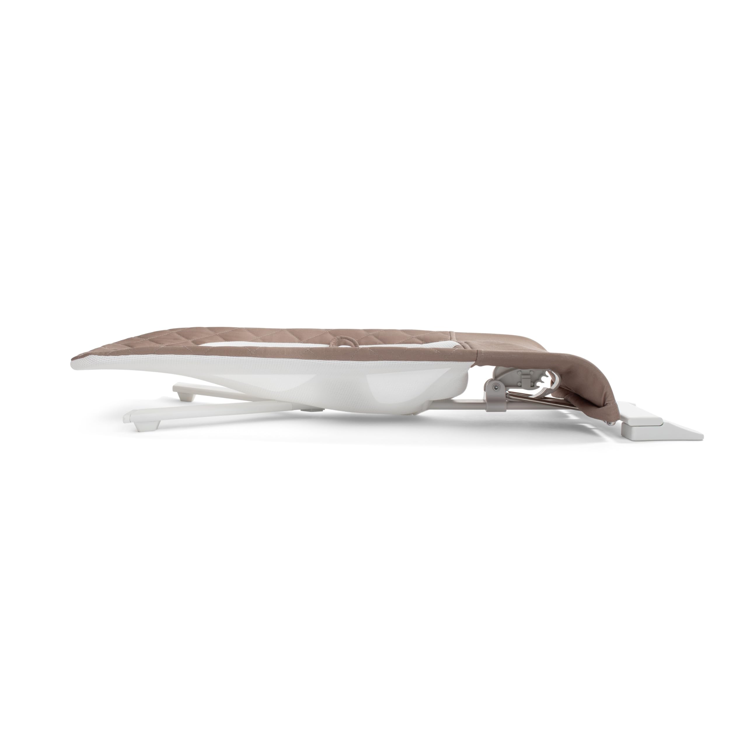 Designed in the USA, Baby Delight Alpine Deluxe blends safety with style.