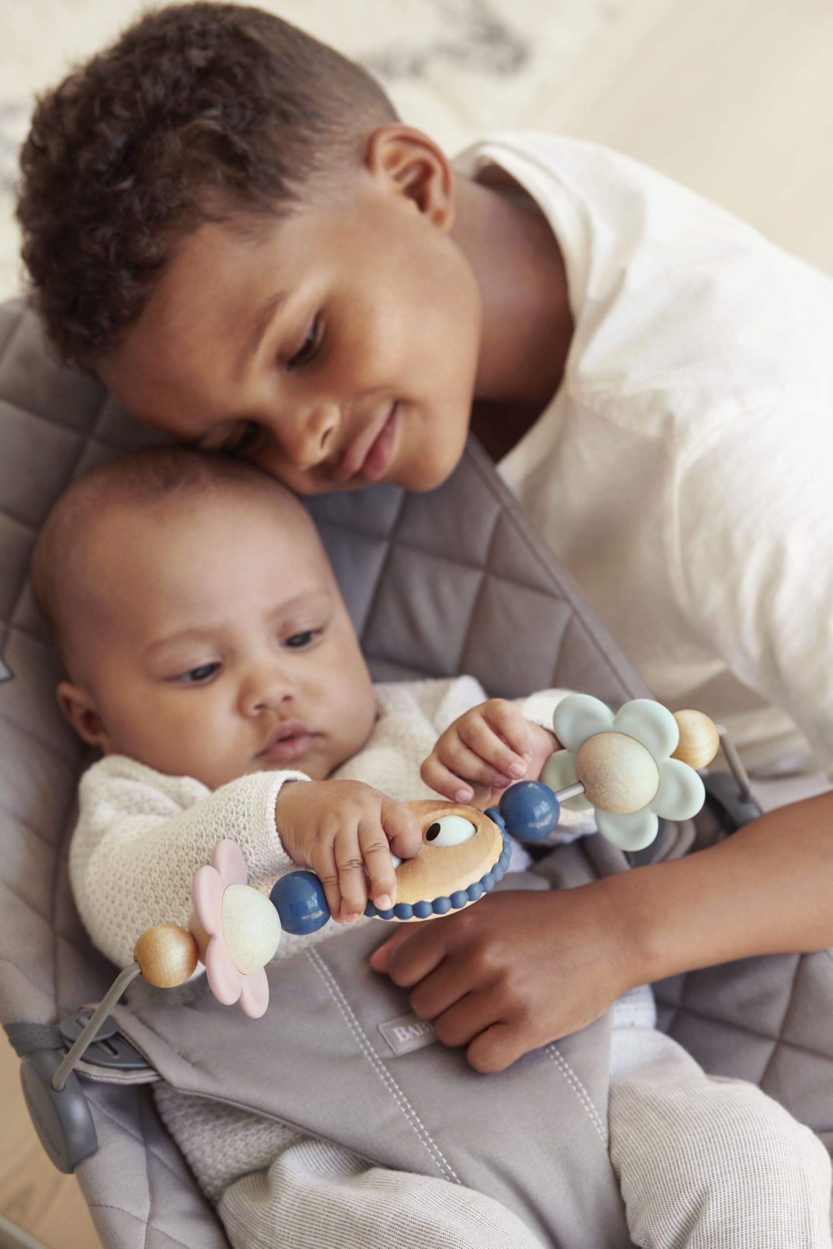 BabyBjorn Googly Eyes Pastels shapes are vivid for early exploration and sensory development.