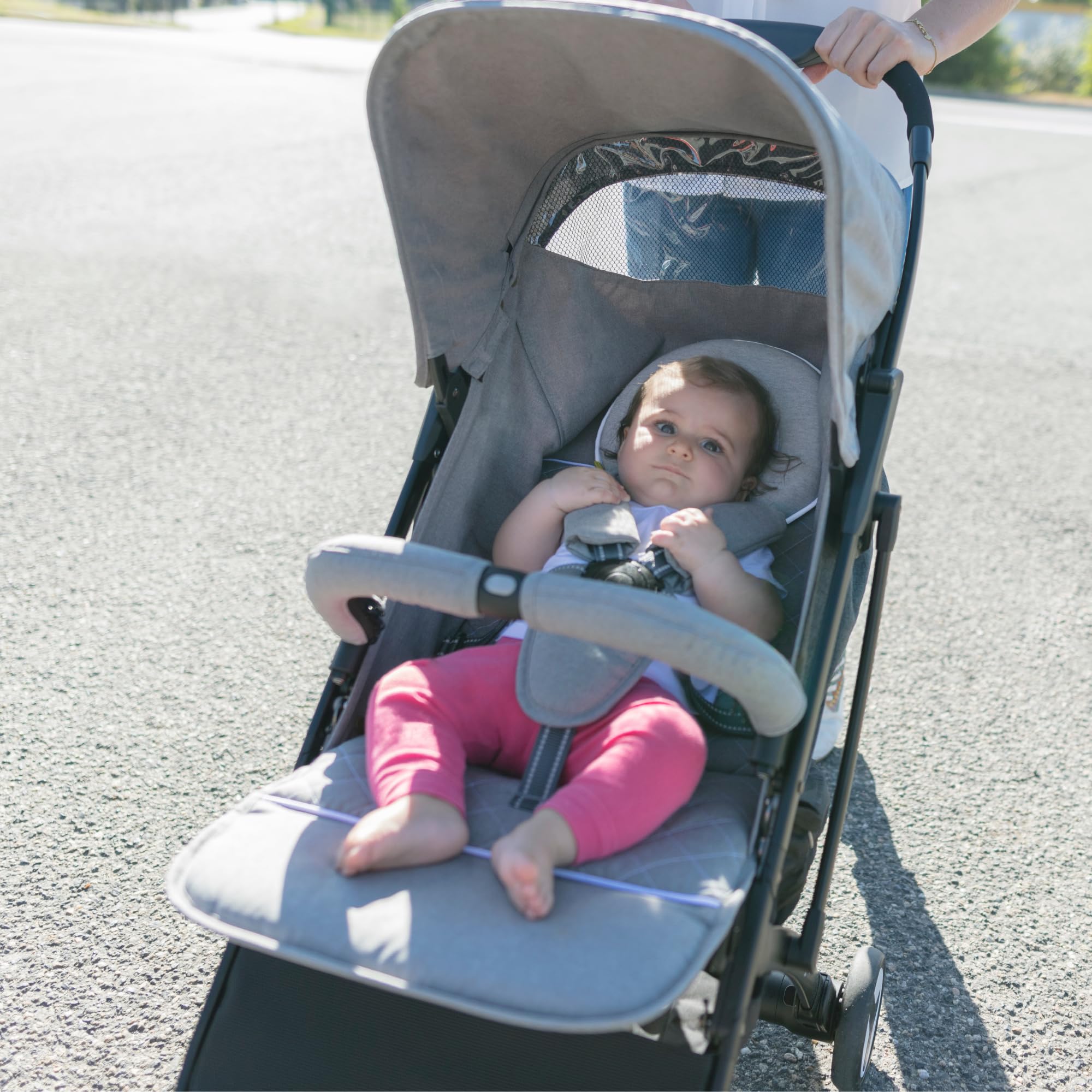 Babymoov Lovenest Organic soft fabric minimizes pressure points on tiny heads.