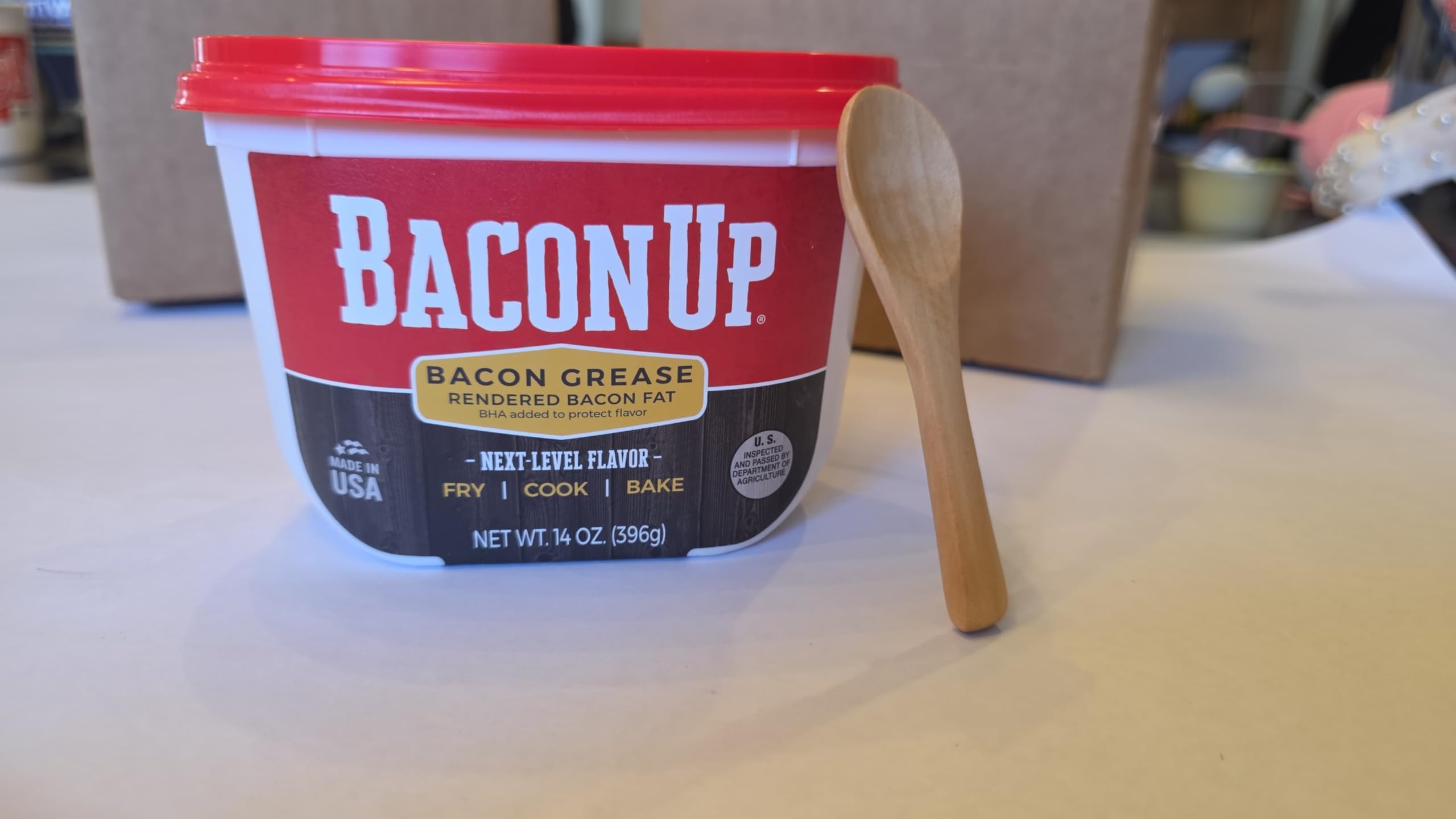 Bacon Up spoon included for easy portioning and precise use