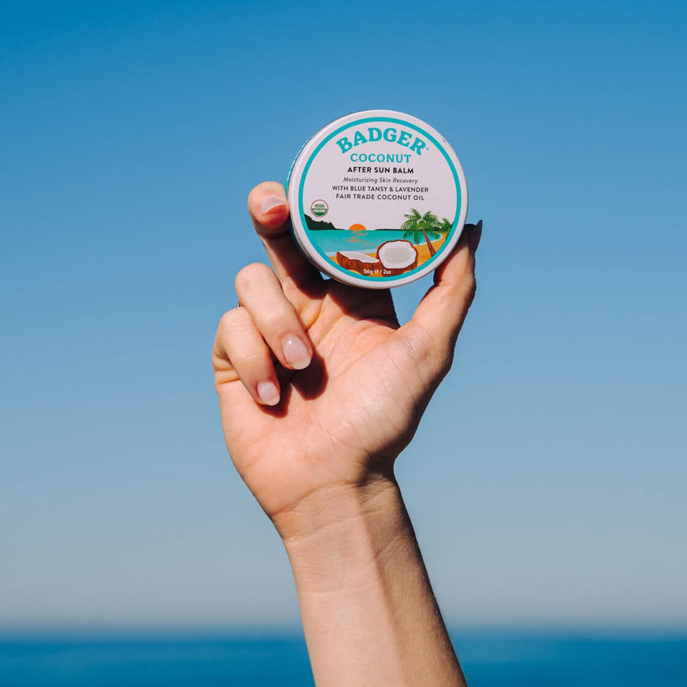 Compact tin in a beach bag for on the go hydration