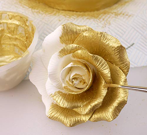 Bakell Luster Dust Super Gold on beverages provides silky shimmer