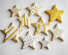 Bakell Luster Dust Super Gold enhances desserts with vibrant edible color