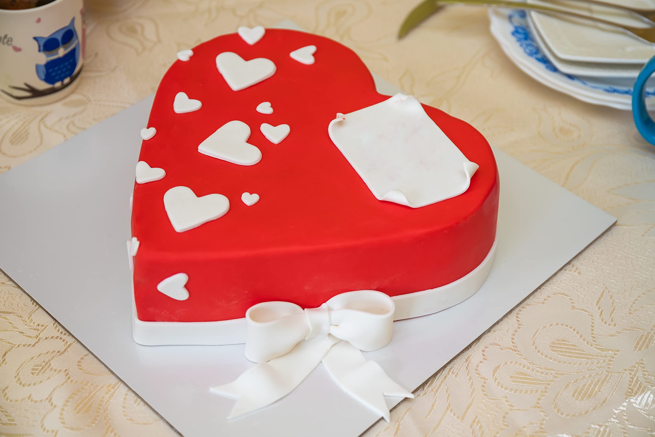 Bakerpan edible fondant for detailed decorations on cookies and cupcakes.