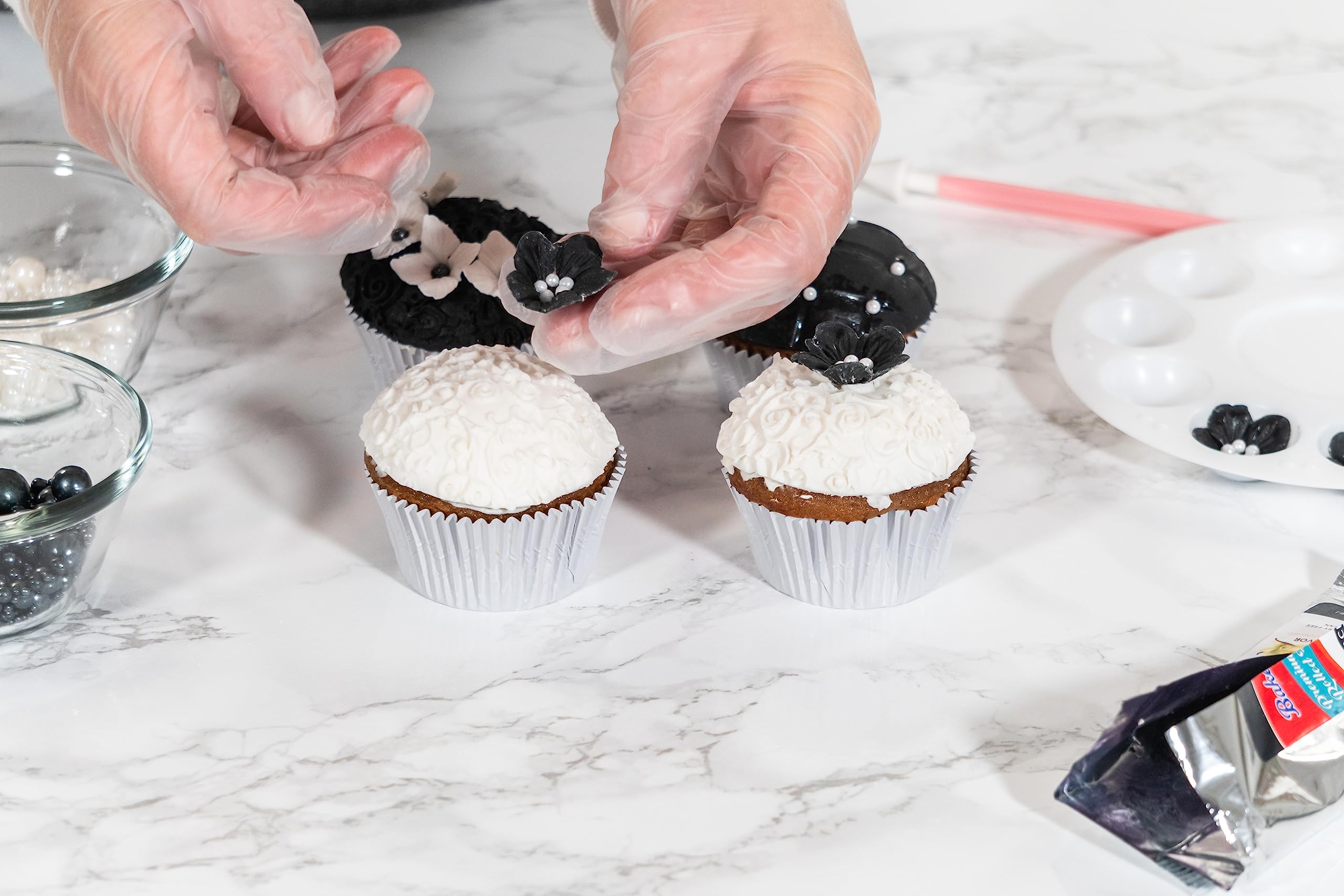 Bakerpan rolled fondant covers cakes evenly for clean edges and sharp designs.