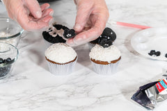 Bakerpan rolled fondant covers cakes evenly for clean edges and sharp designs.