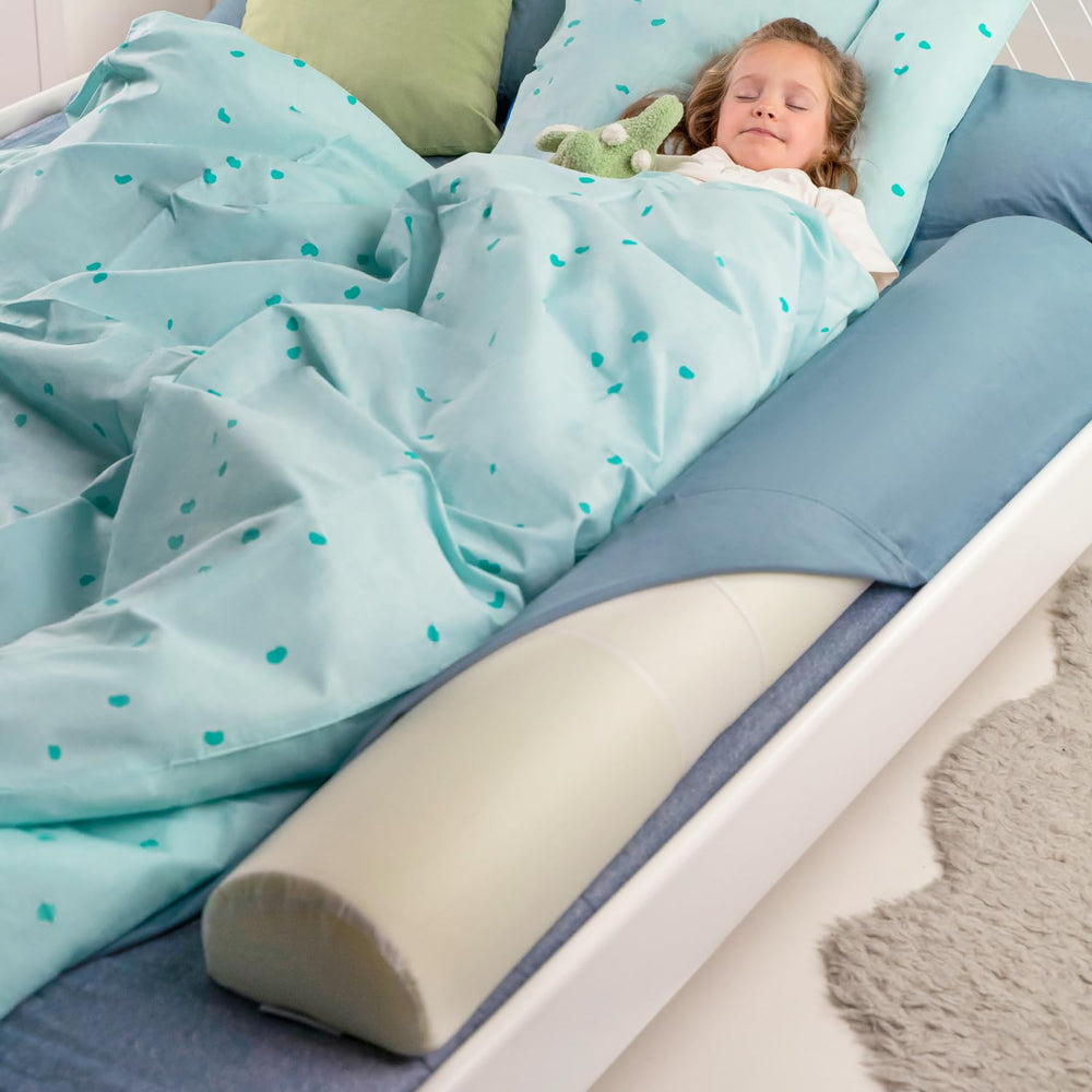 BANBALOO bed bumper 53-inch installed, creating a soft, secure sleep boundary for toddlers.