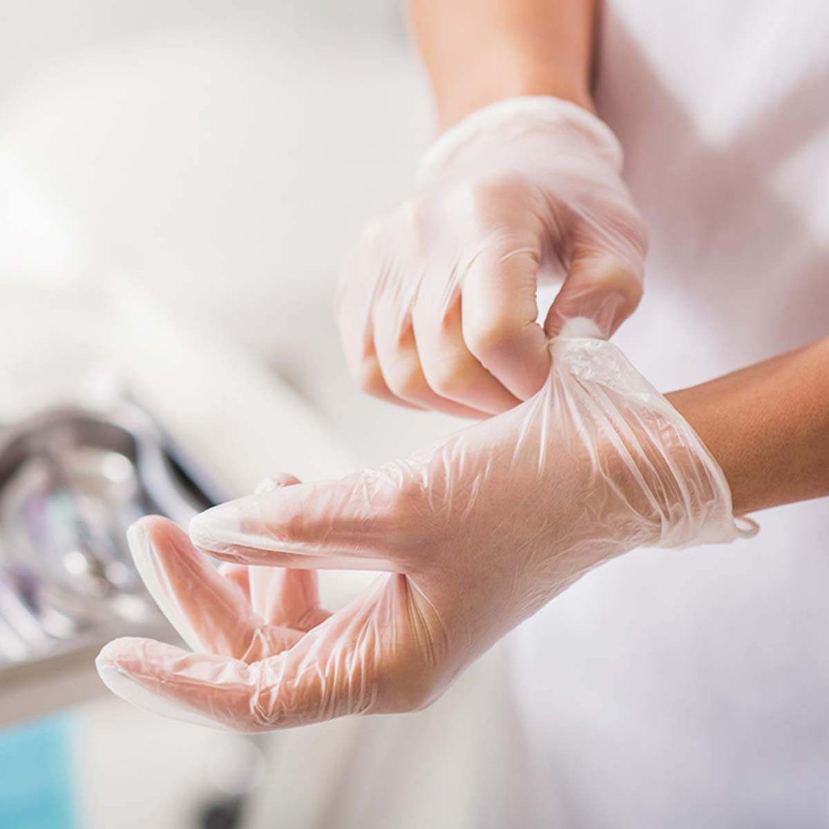 BASIC Medical latex-free and powder-free gloves for sensitive skin comfort.
