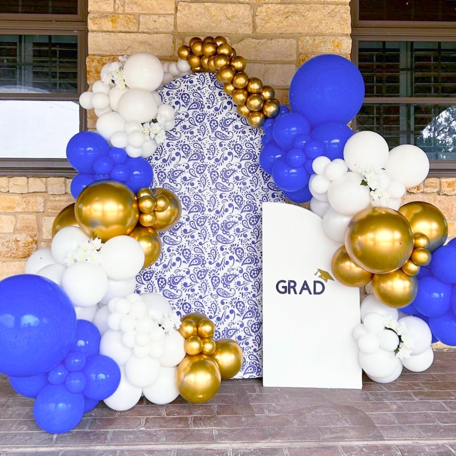 BAUANOOY glue dots help secure balloons for clean, professional arches