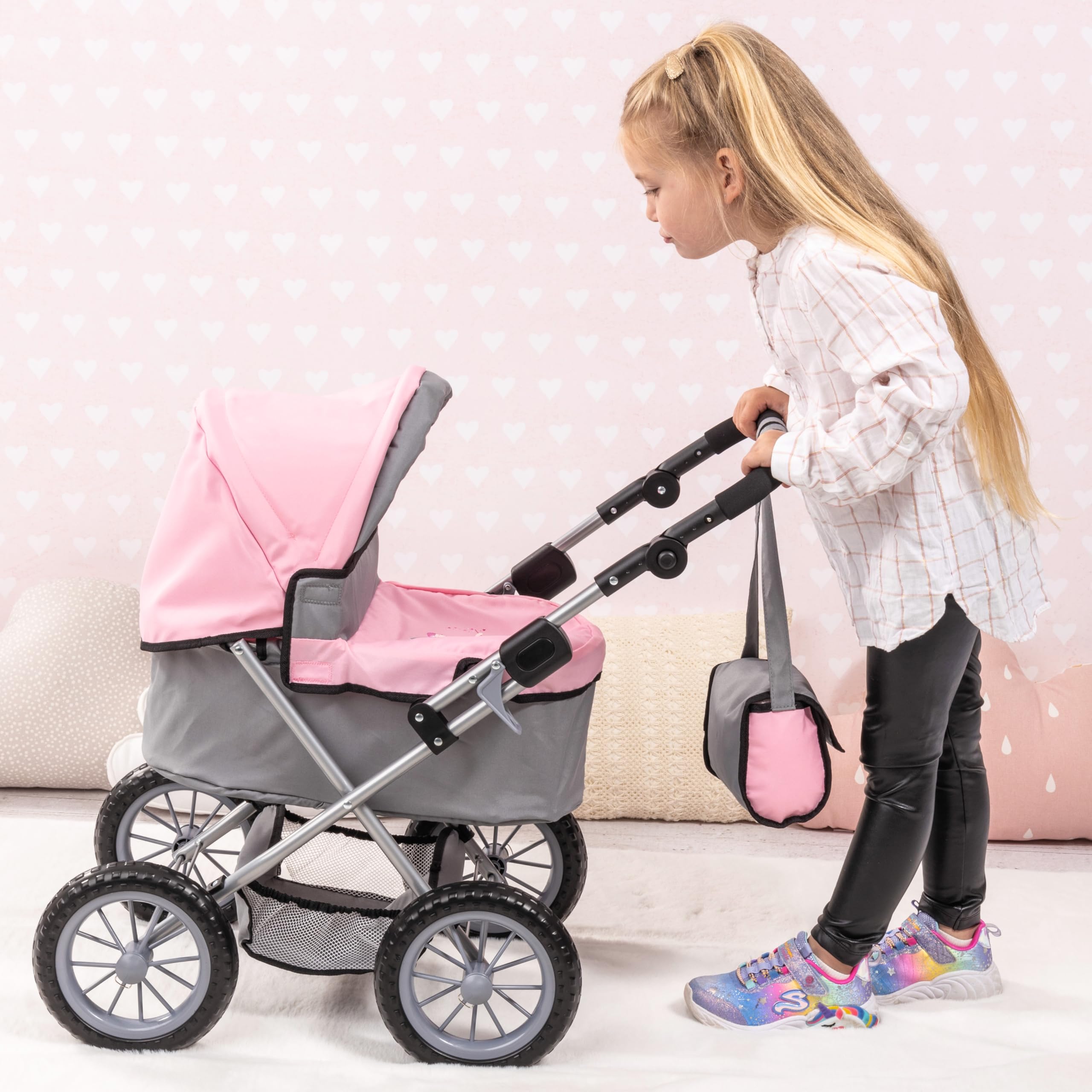Bayer Trendy pram folds compactly to fit in tight spaces.