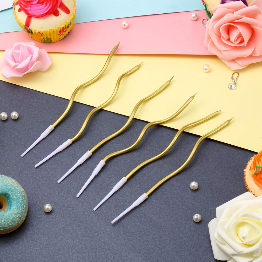 BBTO plastic holders keep the cake surface pristine during decorating.