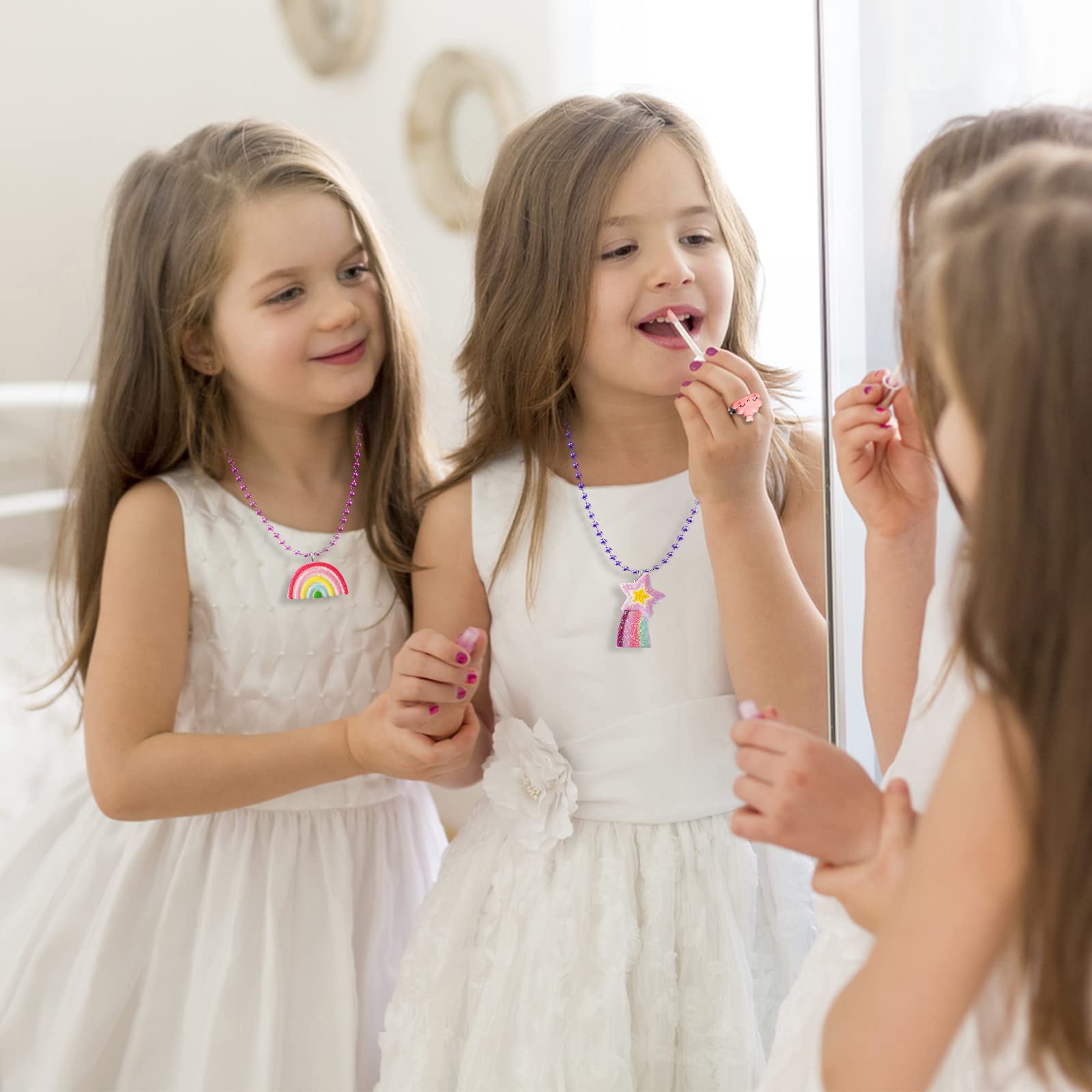 BeAndge flower charm from the set adds playful flair