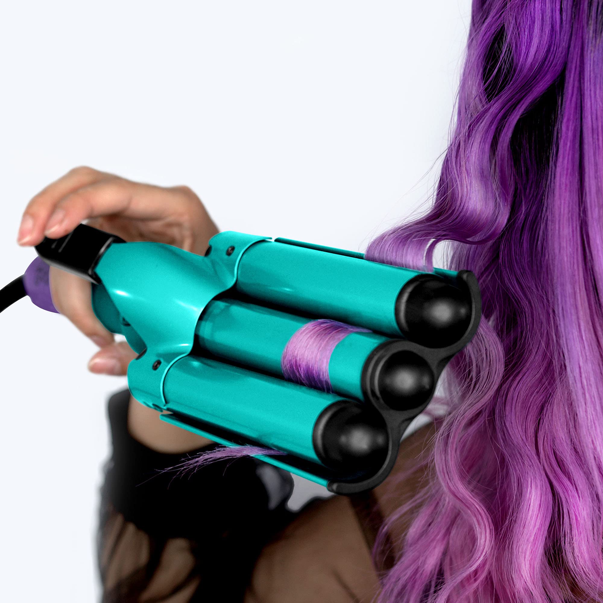 Bed Head Wave Affair includes a heat-protective glove for safer handling