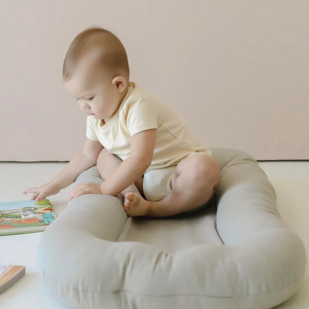 Beisurznga machine washable cushion simplifies cleanup after messy moments.